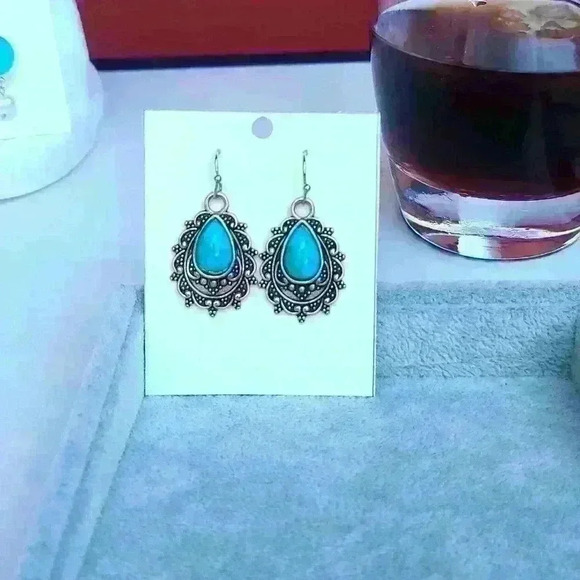 Vintage turquoise like silver tone earrings - Picture 9 of 16